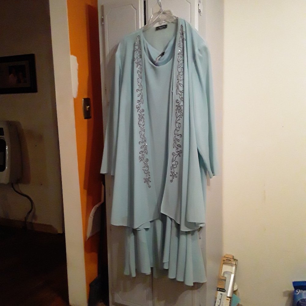 R & M Richard's 2 Piece Dress 32W Light Green with Sequins